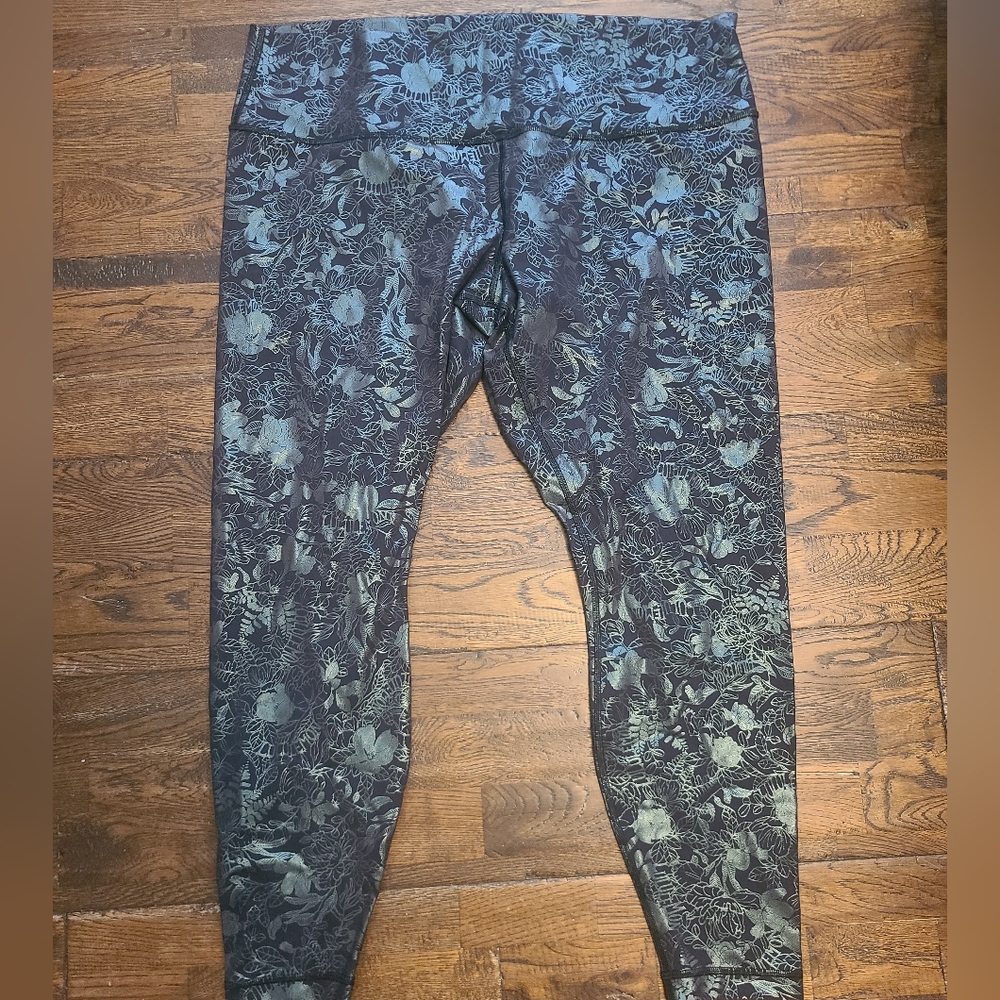 Lululemon Athletica Black with Green Metallic Design Align 25 Inch Leggings